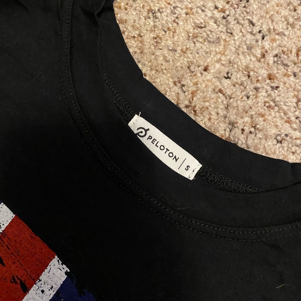 Peloton Rare UK London Flag Tee Small New - Picture 3 of 4
